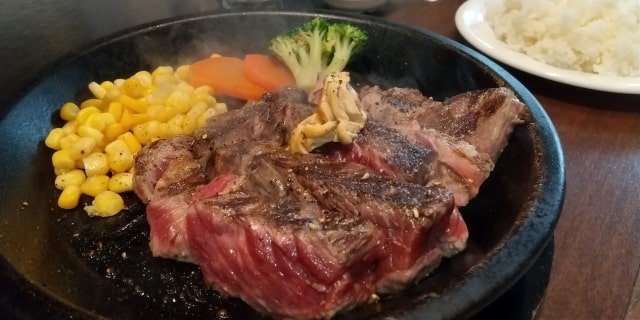 糖質制限(ケトジェニック)中の外食はメニュー選びが重要!ランチにおすすめのチェーン店も紹介