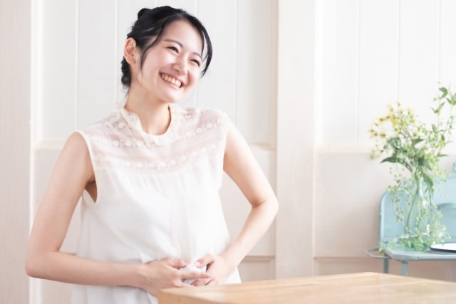 糖質制限中にお腹がスッキリした女性
