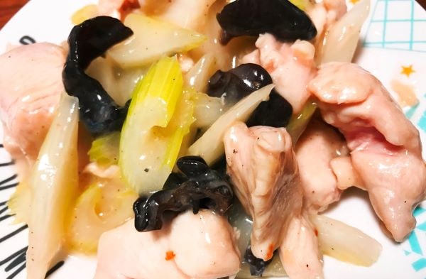 鶏肉とセロリの中華風