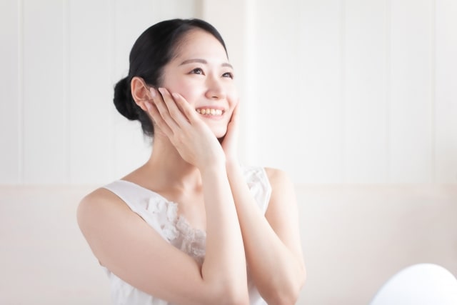 断食する女性
