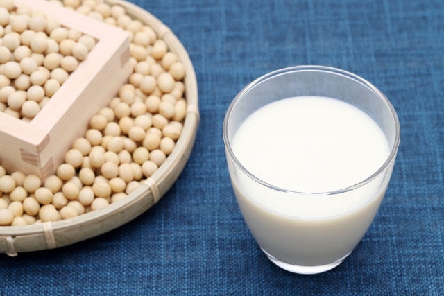 無調整豆乳を毎日飲むと危険? 健康への影響と飲み方の注意点を解説!