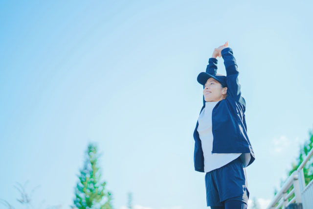 運動する女性