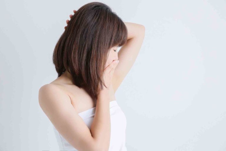 ケトジェニックダイエット中にわきが気になる女性
