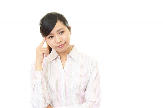 悩む女性