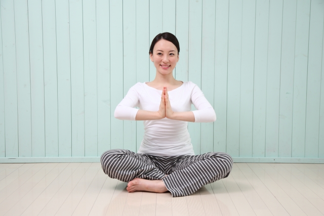筋トレをする女性