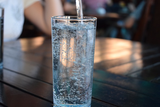 コップに入った水