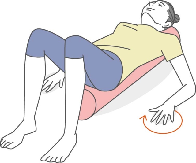 ストレッチポールを使う女性