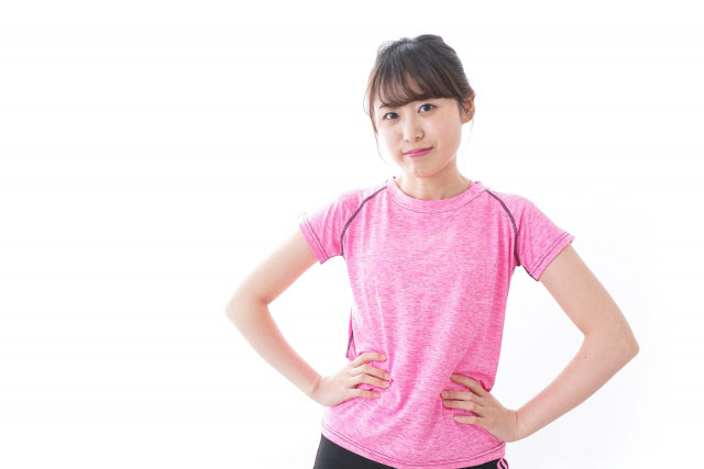 女性ジムトレーナー